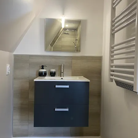 2 Chambres, Centre Ville, Parking Prive Clos, Local Velo Apartment