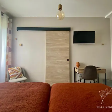 2 Chambres, Centre Ville, Parking Prive Clos, Local Velo * Mayenne